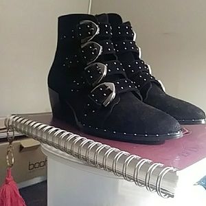 Black Boots w/ Buckle Details